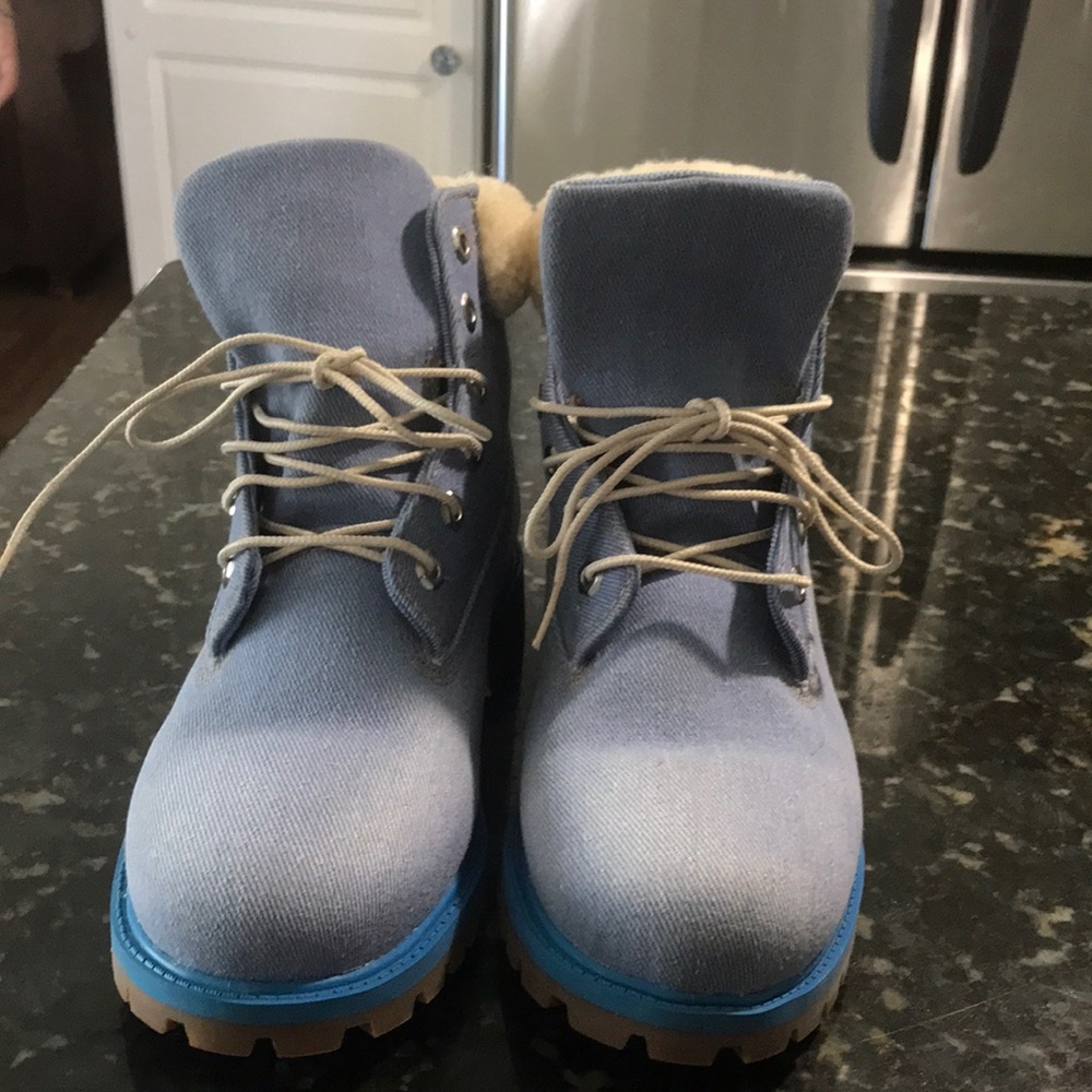 Boots with fur